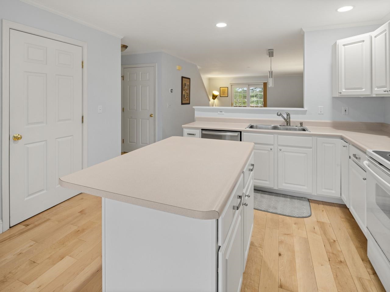88 Chelsea Place Williston, VT 05495 - Photo 4 of 17