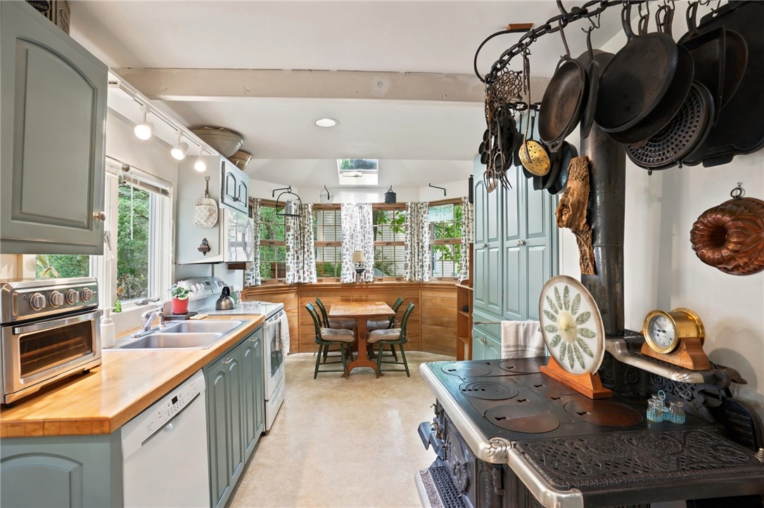 362 Abbott Run Valley Road Cumberland, RI 02864 - Photo 12 of 24 Gallery Image 12