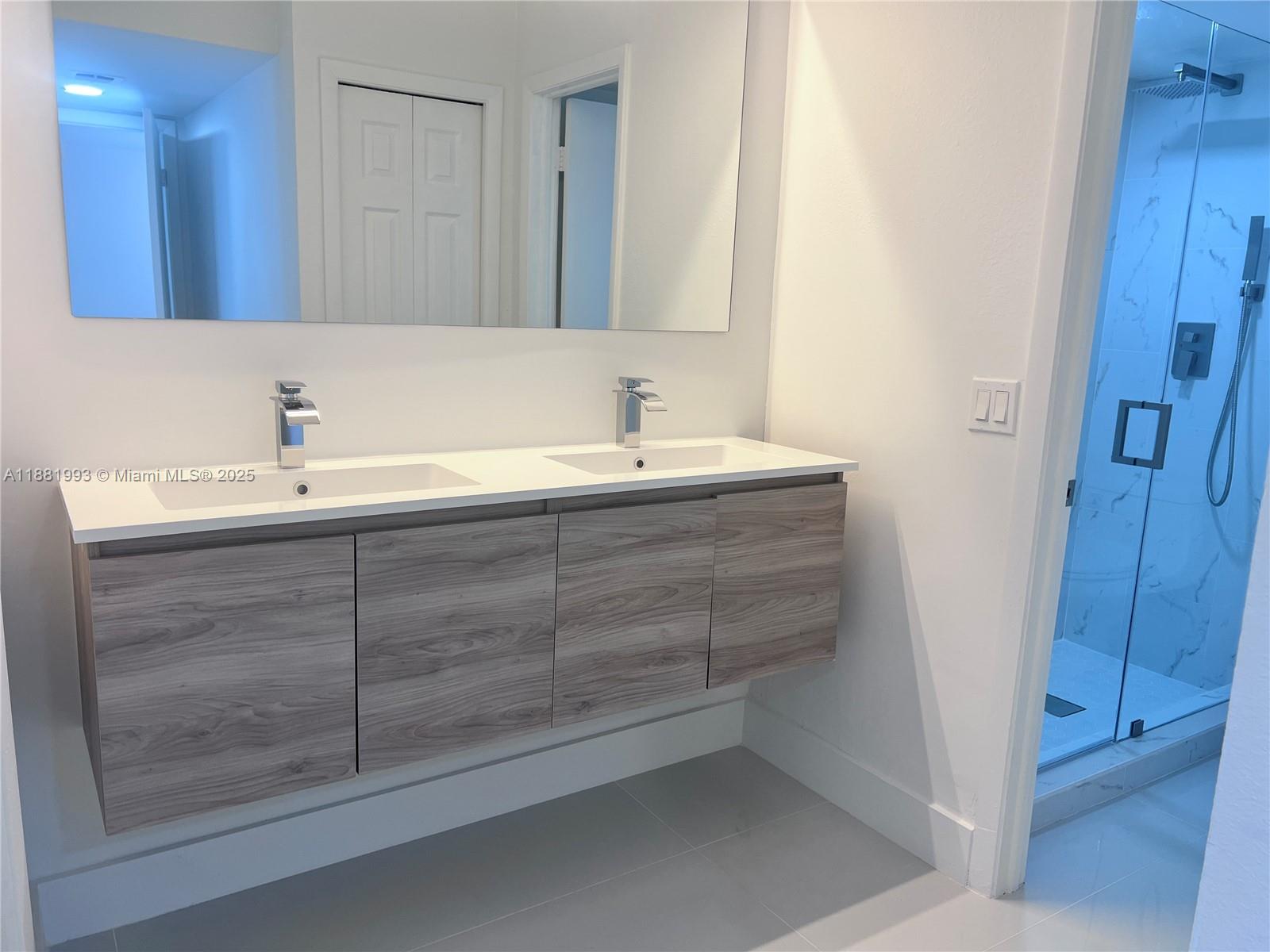 170 Lakeview Drive, Unit 103 Weston, FL 33326 - Photo 5 of 11