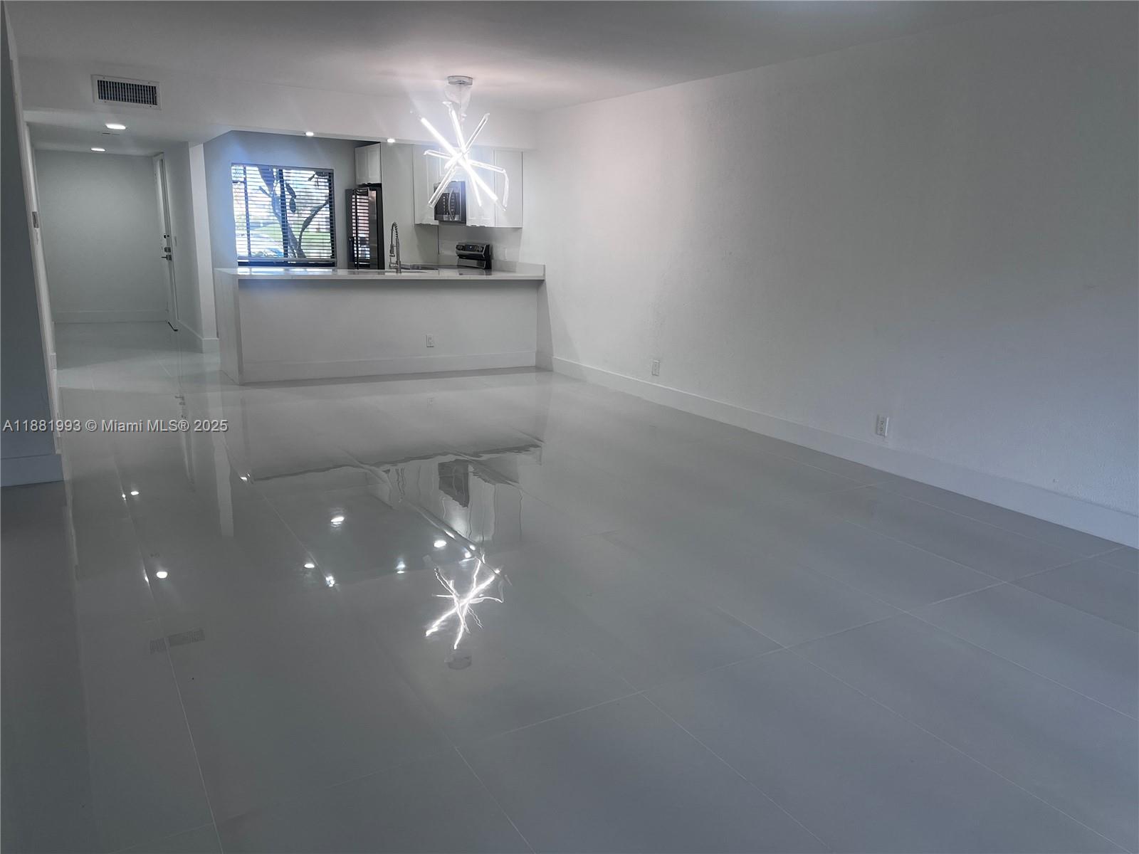 170 Lakeview Drive, Unit 103 Weston, FL 33326 - Photo 6 of 11