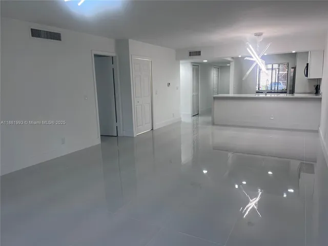 $349,000 | 170 Lakeview Drive, Unit 103, Weston, FL 33326