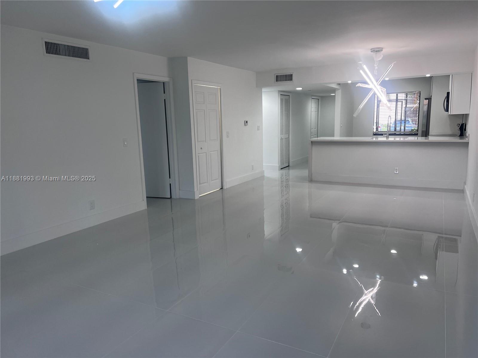 170 Lakeview Drive, Unit 103 Weston, FL 33326 - Photo 7 of 11