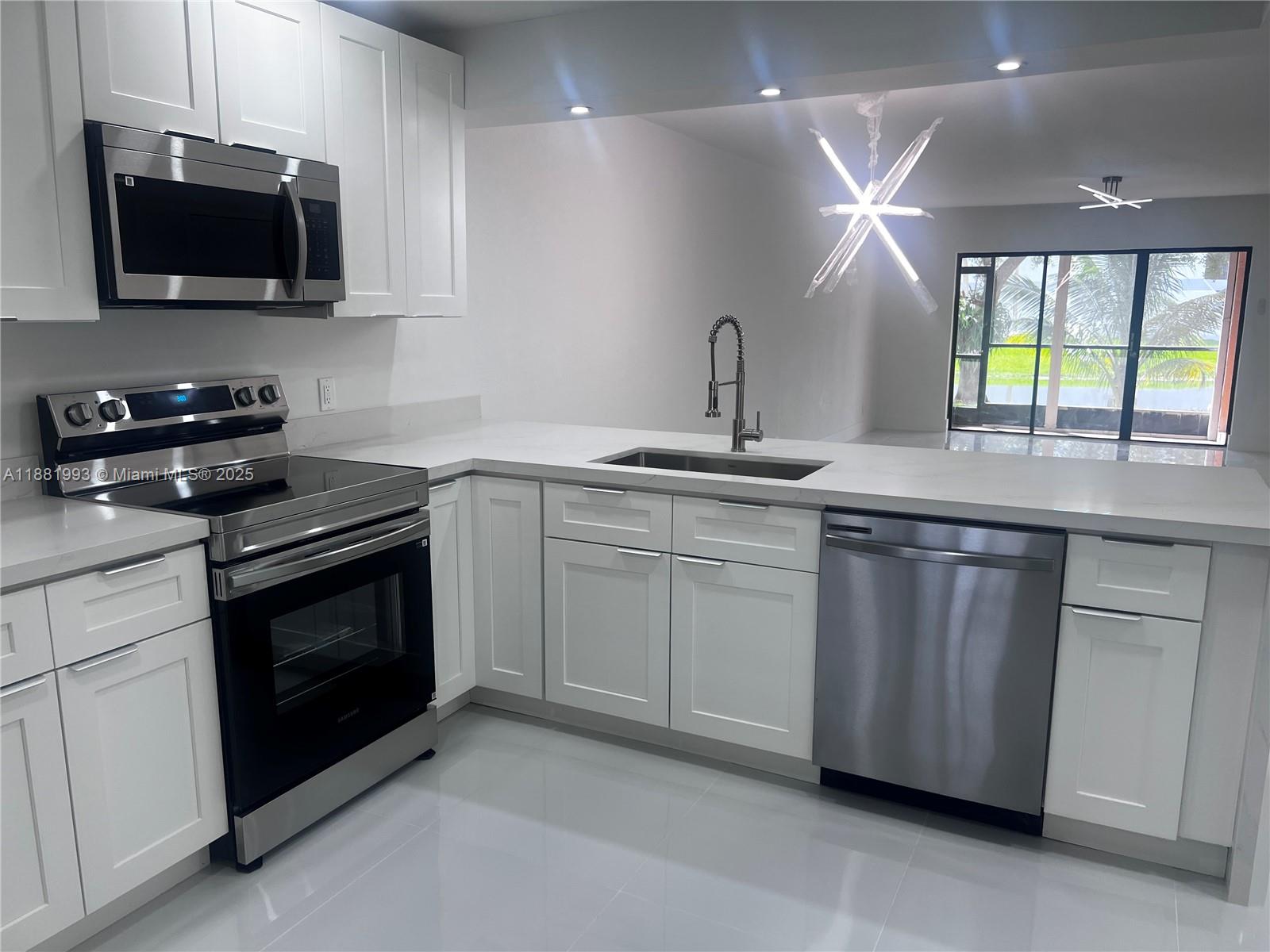 170 Lakeview Drive, Unit 103 Weston, FL 33326 - Photo 9 of 11