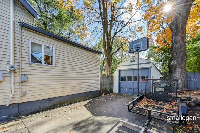 $170,000 | 1085 East Larch Avenue, Muskegon, MI 49442