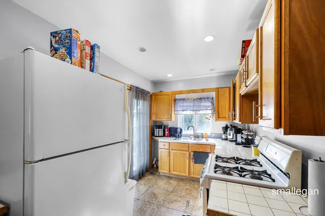 $170,000 | 1085 East Larch Avenue, Muskegon, MI 49442