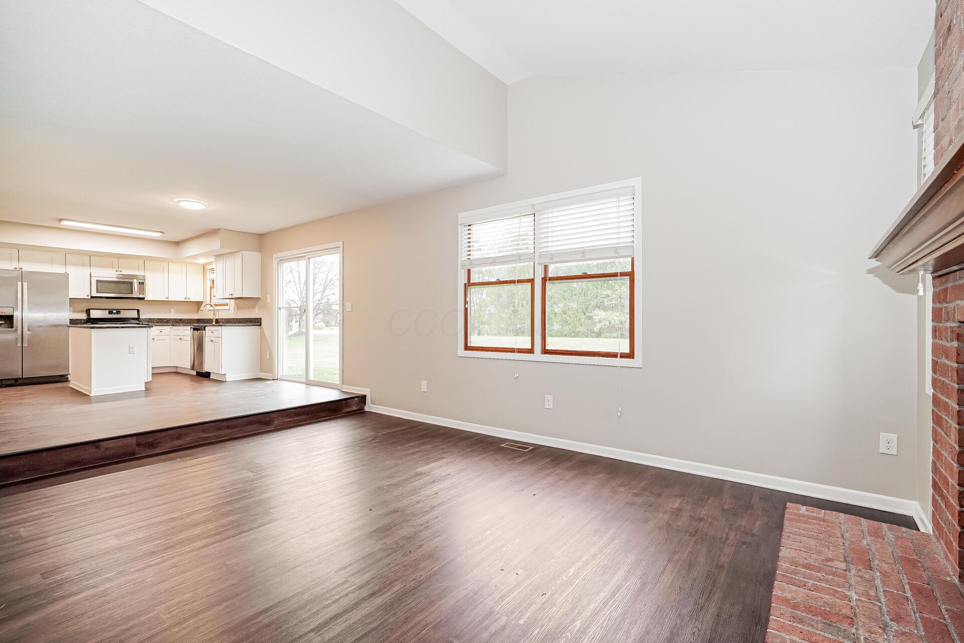 22 Liberty Ridge Avenue Powell, OH 43065 - Photo 2 of 15 2-photo-Living-Room-d7c30483-baf1-47ad-b