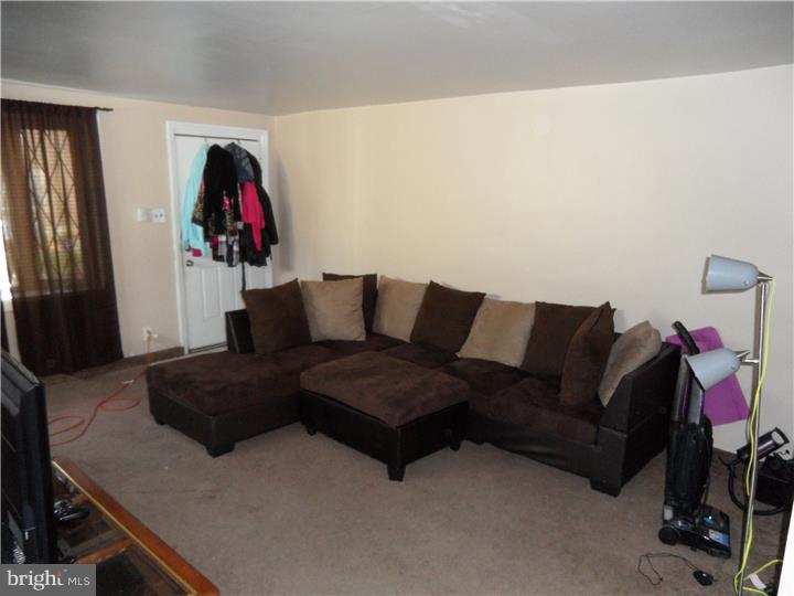 7264 Rutland Street Philadelphia, PA 19149 - Photo 4 of 18 Living Room