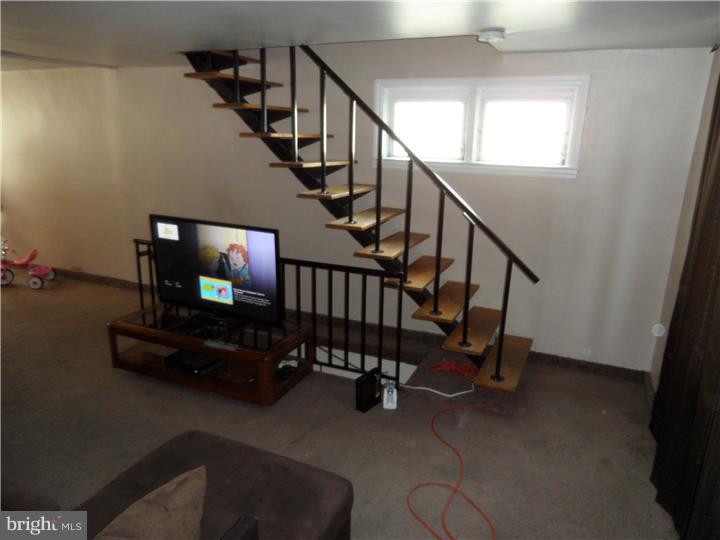 7264 Rutland Street Philadelphia, PA 19149 - Photo 5 of 18 Living Room