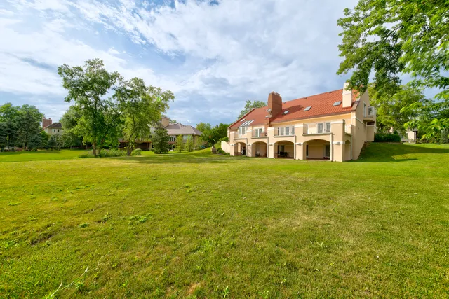 $1,325,000 | 8170 Lake Ridge Drive, Burr Ridge, IL 60527