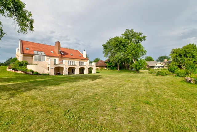 $1,325,000 | 8170 Lake Ridge Drive, Burr Ridge, IL 60527
