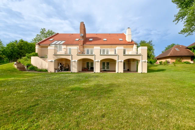 $1,325,000 | 8170 Lake Ridge Drive, Burr Ridge, IL 60527