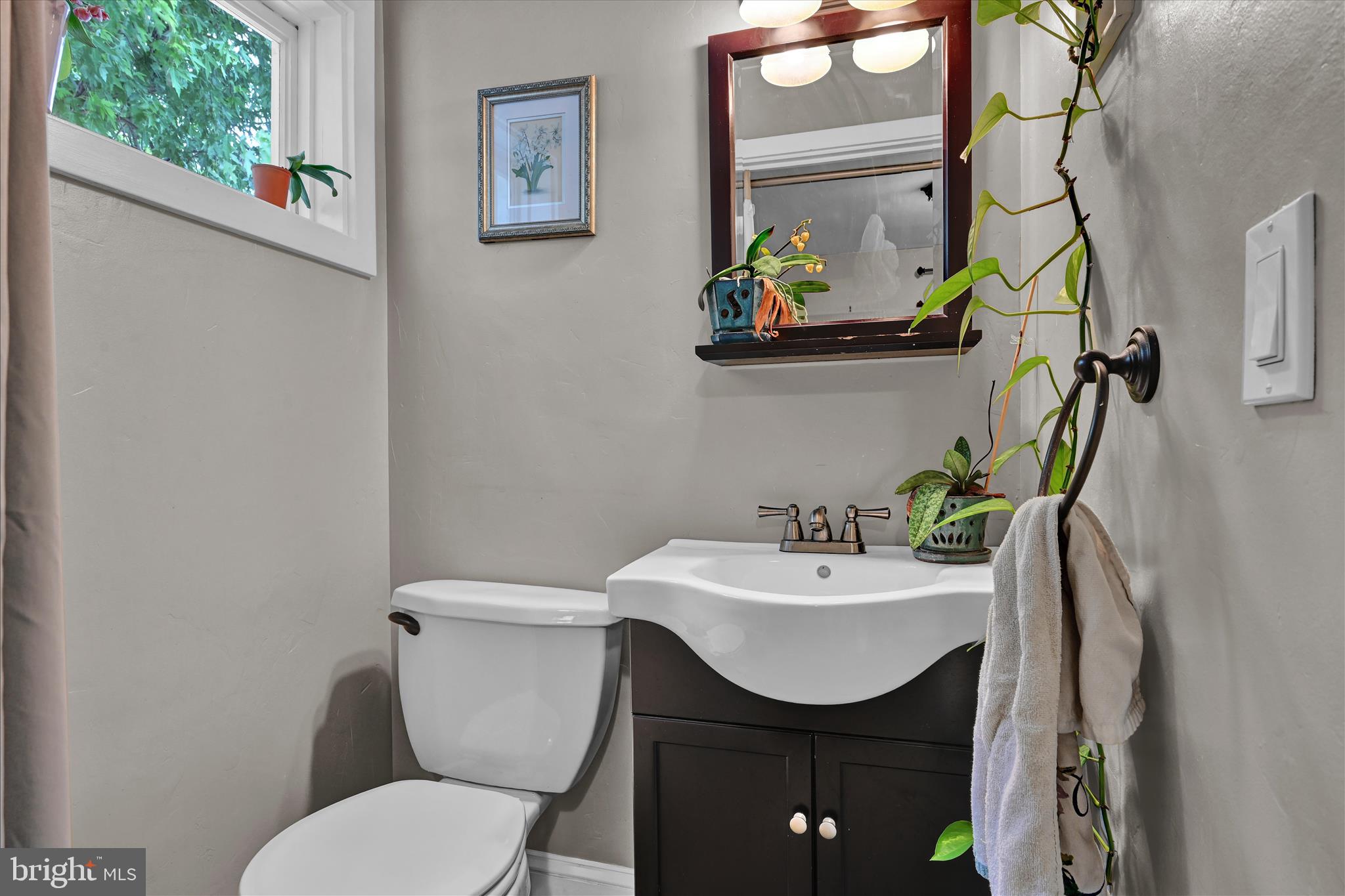 536 West High Street Manheim, PA 17545 - Photo 24 of 43 Bathroom
