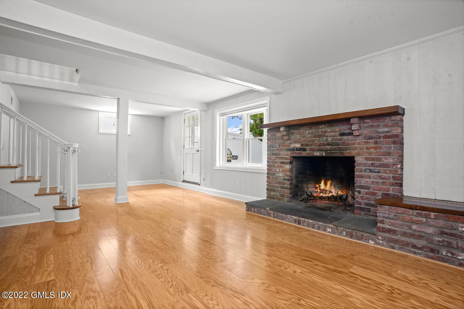 18 Cary Road Riverside, CT 06878 - Photo 6 of 10 18 Cary Rd Riverside CT 06878-large-005-