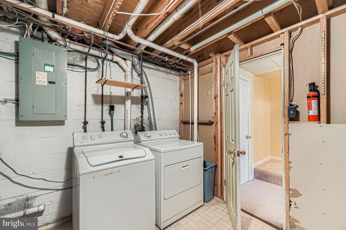 9 Bridgeview Court Baltimore, MD 21236 - Photo 20 of 27 a utility room with dryer and washer