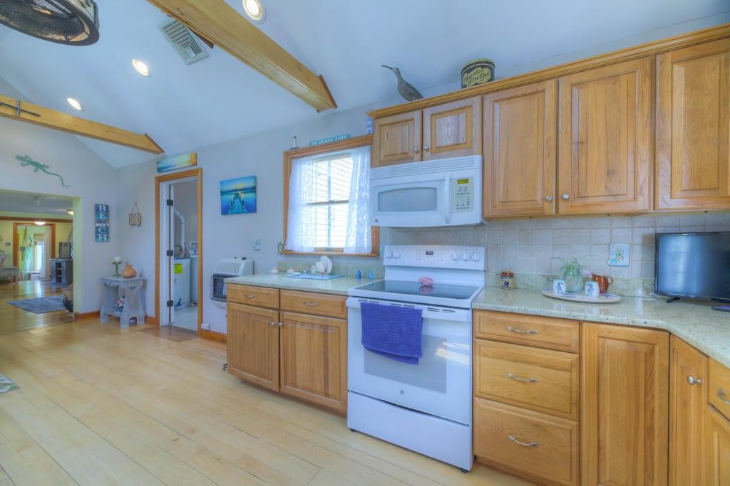 3620 Ridge Road Chincoteague, VA 23336 - Photo 9 of 36 Gallery Image 9