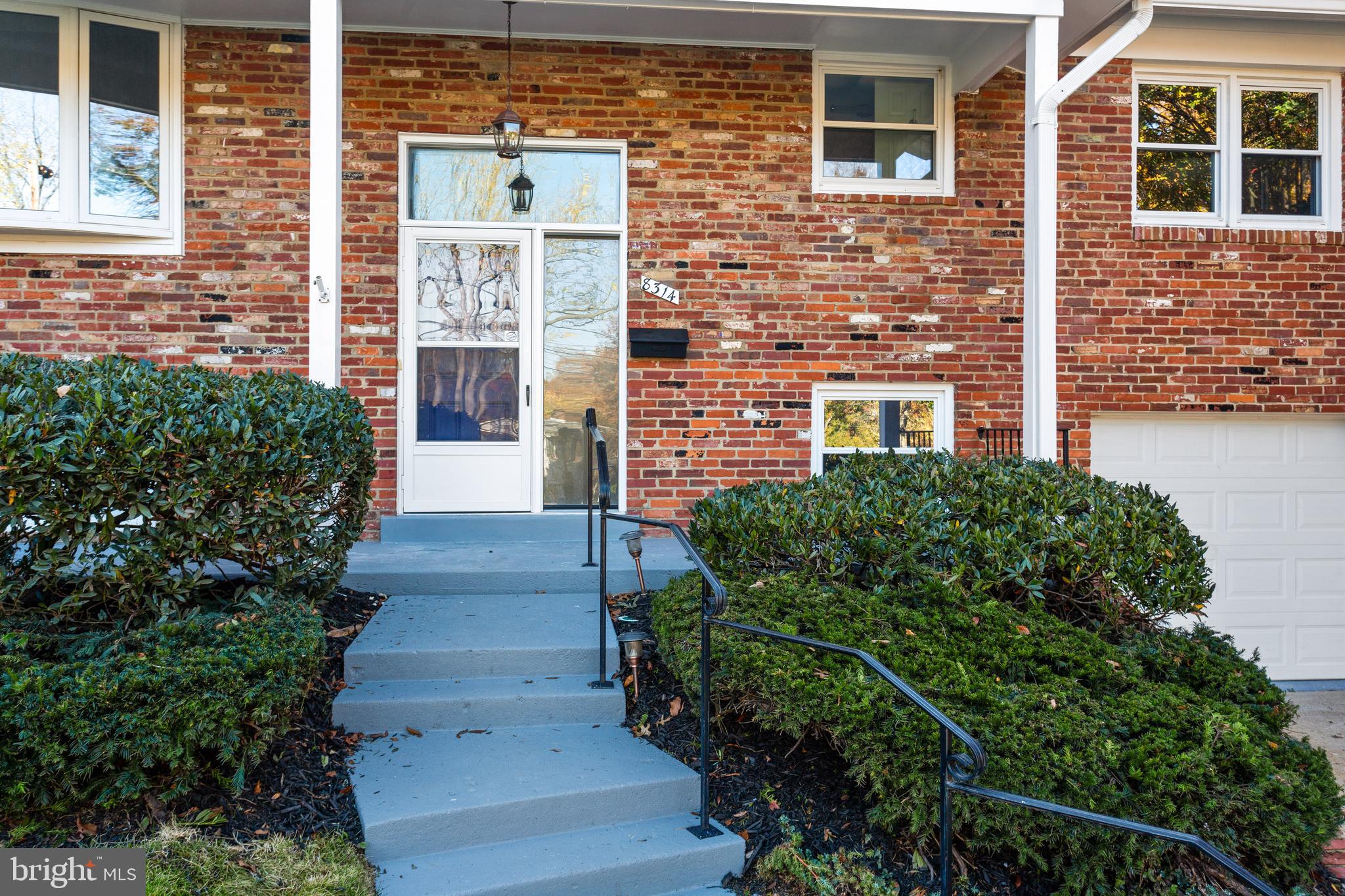 8314 Ramsgate Court Alexandria, VA 22309 - Photo 4 of 42 Gallery Image 4