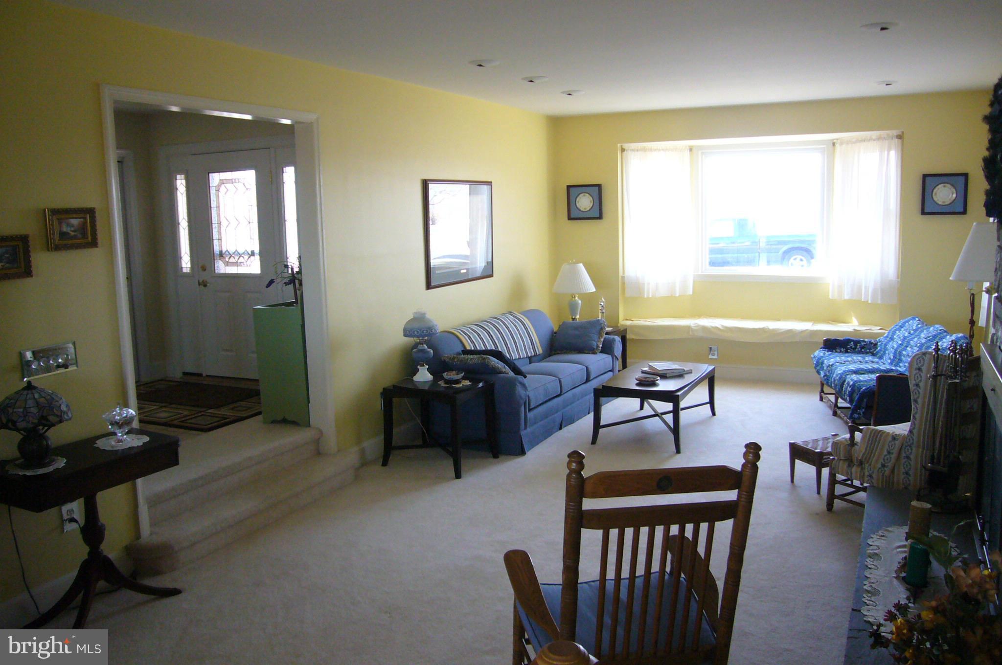 24001 Old Hundred Road Dickerson, MD 20842 - Photo 5 of 30 Living Room