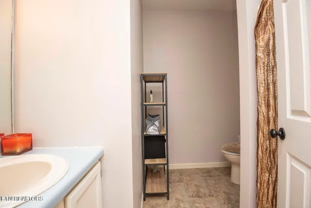 $2,400 | 1728 Stone Hedge Drive, Knoxville, TN 37909