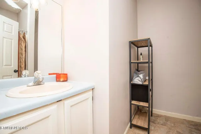 $2,400 | 1728 Stone Hedge Drive, Knoxville, TN 37909