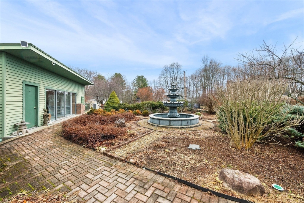 43 Wakefield Street Reading, MA 01867 - Photo 11 of 37