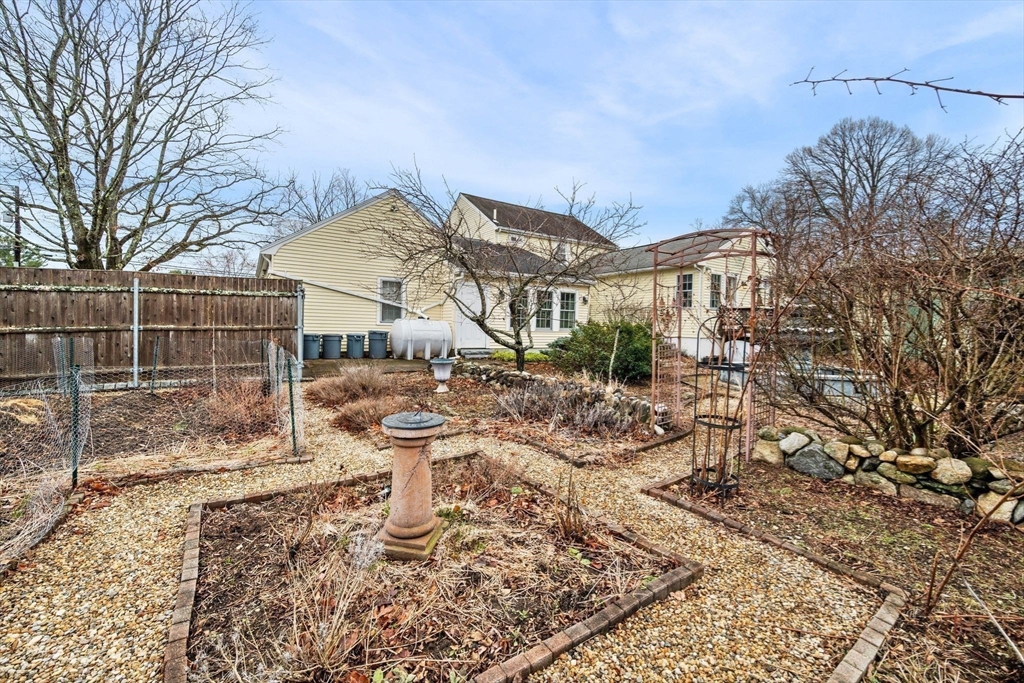 43 Wakefield Street Reading, MA 01867 - Photo 13 of 37