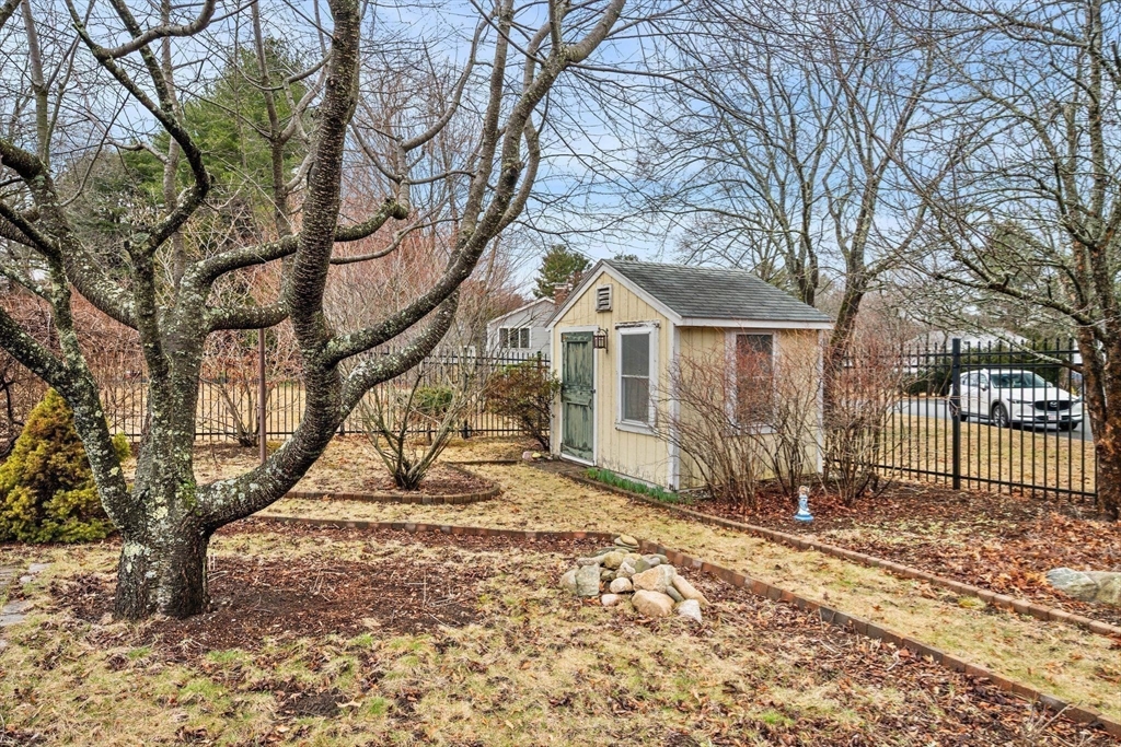 43 Wakefield Street Reading, MA 01867 - Photo 17 of 37