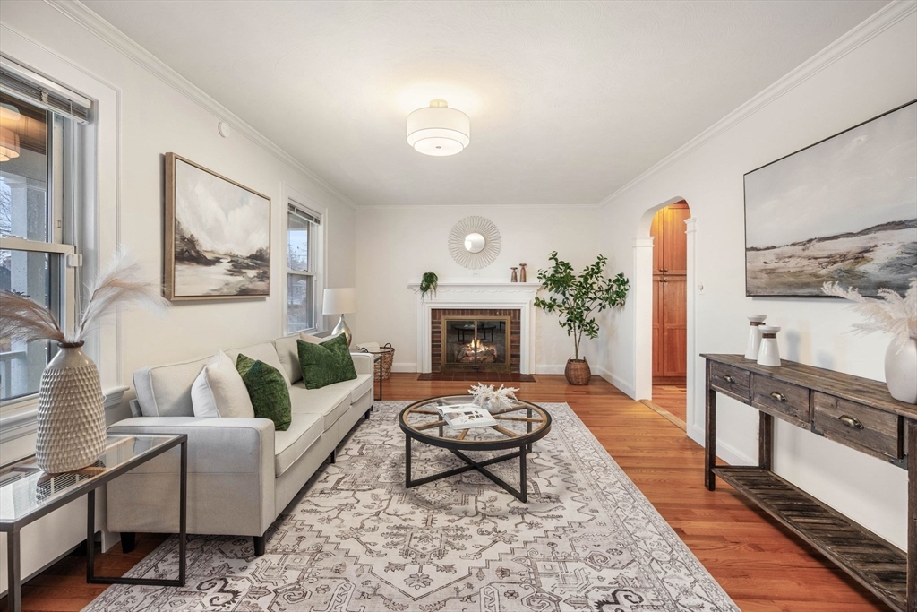 43 Wakefield Street Reading, MA 01867 - Photo 3 of 37