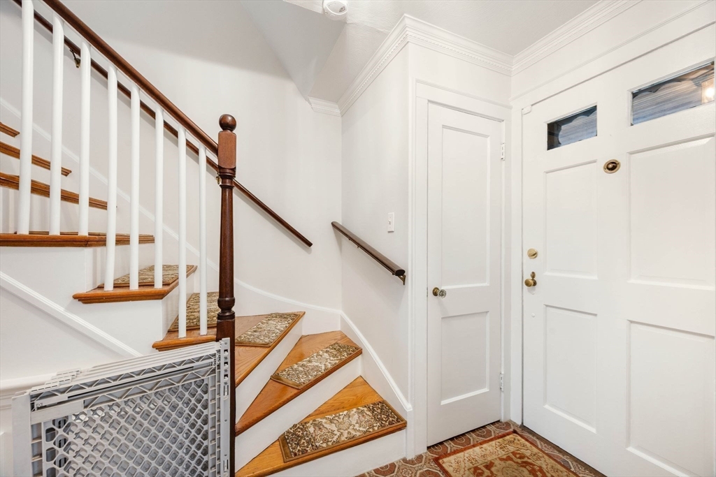 43 Wakefield Street Reading, MA 01867 - Photo 8 of 37