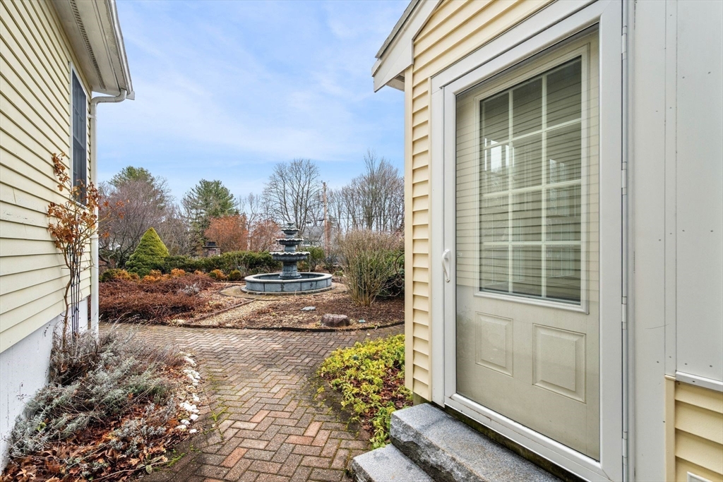 43 Wakefield Street Reading, MA 01867 - Photo 9 of 37