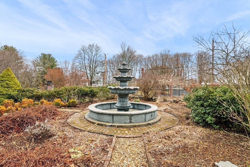 43 Wakefield Street Reading, MA 01867 - Photo 10 of 37