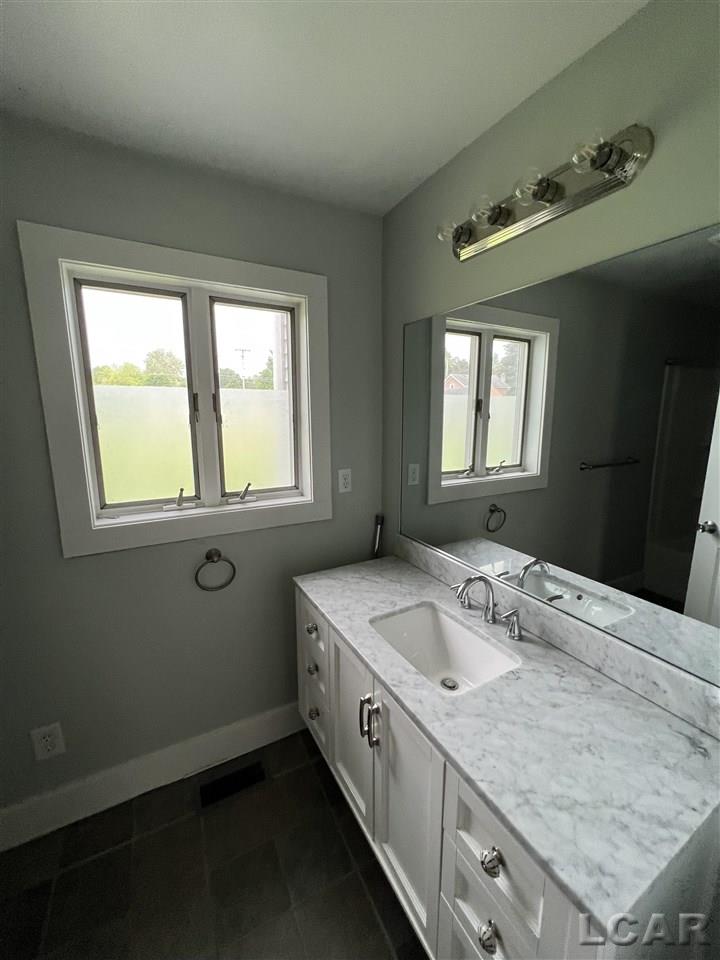 216 Jackson Street Hudson, MI 49247 - Photo 11 of 17 50076594-10.JPG