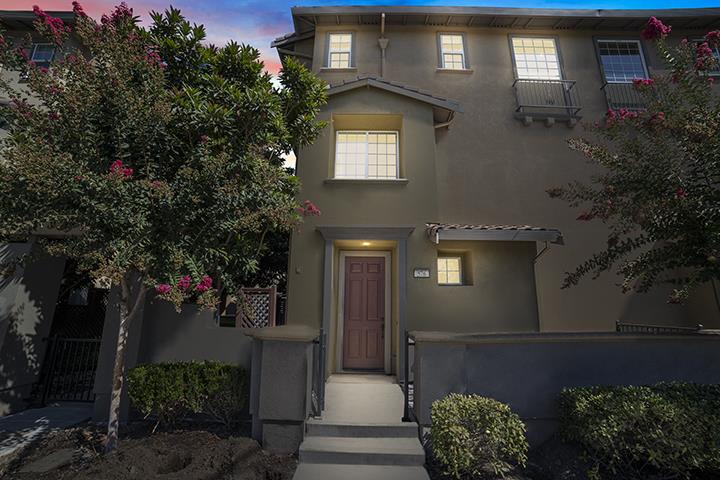 576 Almaden Walk Loop San Jose, CA 95125 - Photo 2 of 34 a front view of a house with lots of green space