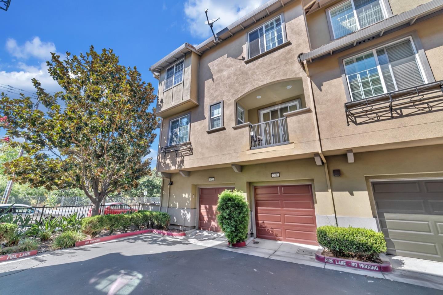 576 Almaden Walk Loop San Jose, CA 95125 - Photo 29 of 34 front view of a building