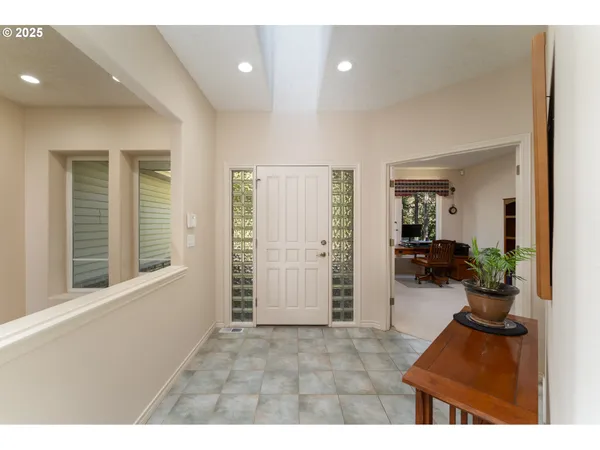 view of livingroom with furniture
