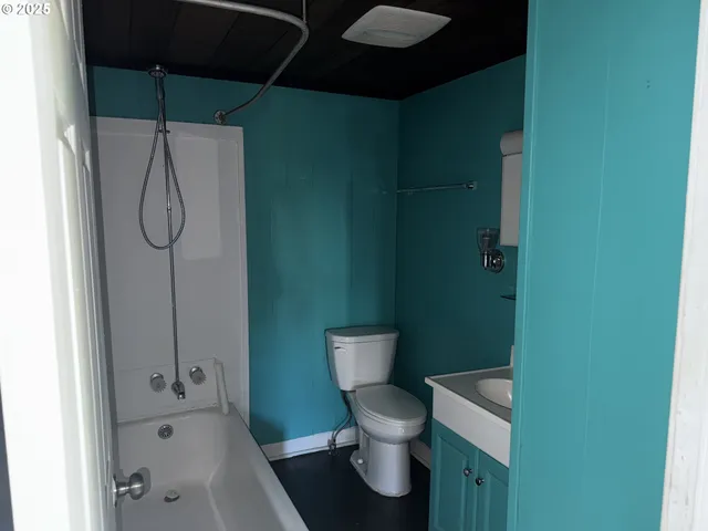 a bathroom with a toilet and a shower