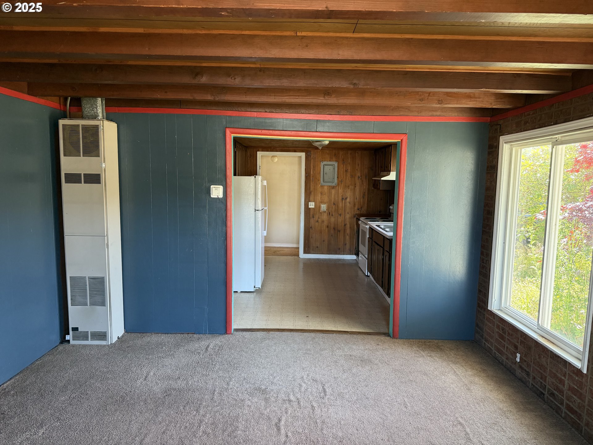 802 25th Avenue Seaside, OR 97138 - Photo 8 of 22 a view of a hallway with wooden floor and a cabinet