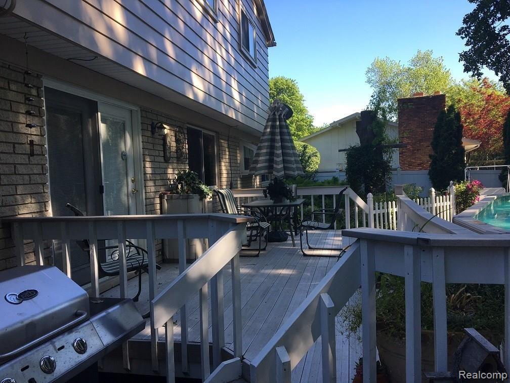 18693 Levan Road Livonia, MI 48152 - Photo 4 of 30 Deck.jpg
