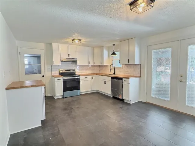 $295,000 | 8023 Freeman Avenue, Kansas City, KS 66112