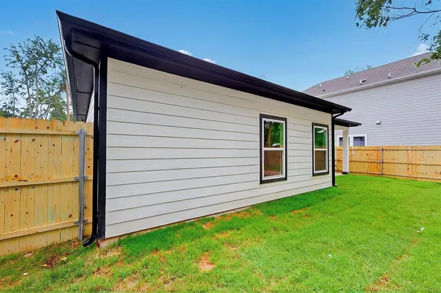 $1,900 | 415 Martin Luther King Jr Drive, Sulphur Springs, TX 75482