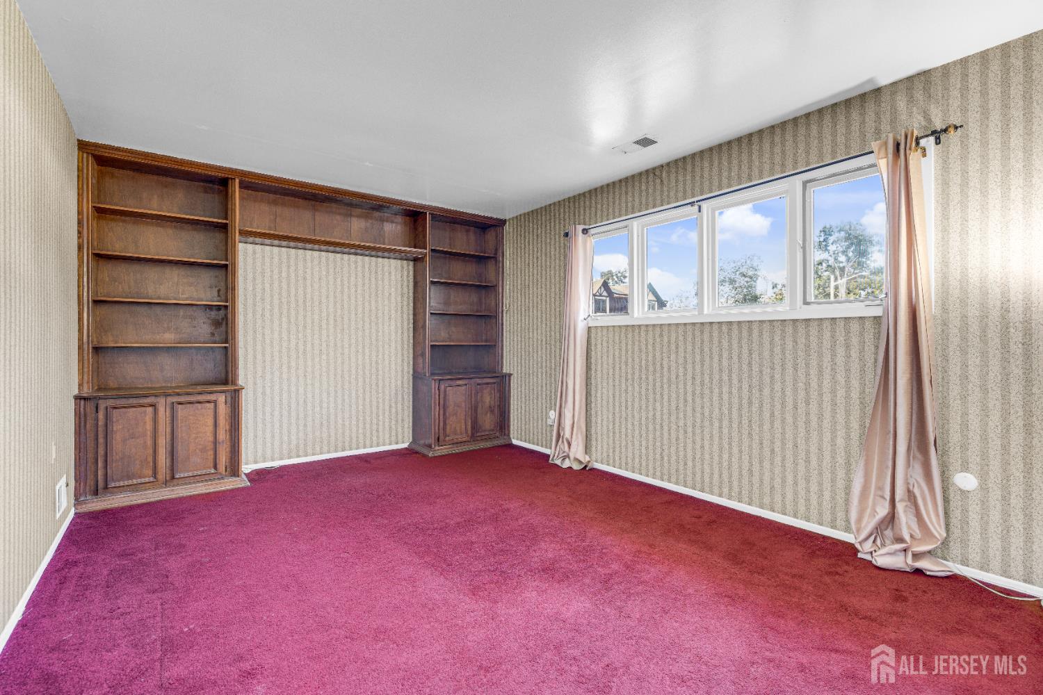 6 Marc Court Edison, NJ 08820 - Photo 29 of 42 an empty room with a window