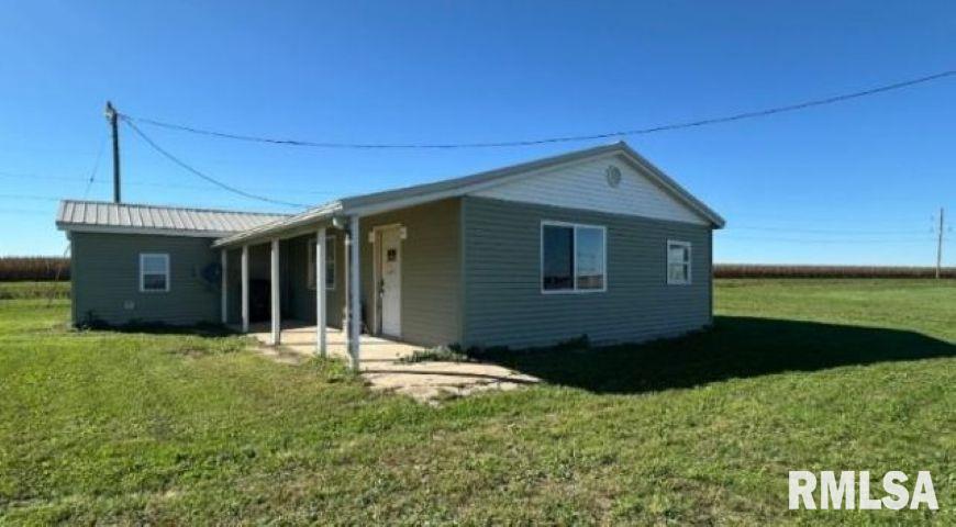 811 Center Street Augusta, IL 62311 - Photo 1 of 22 Gallery Image 1