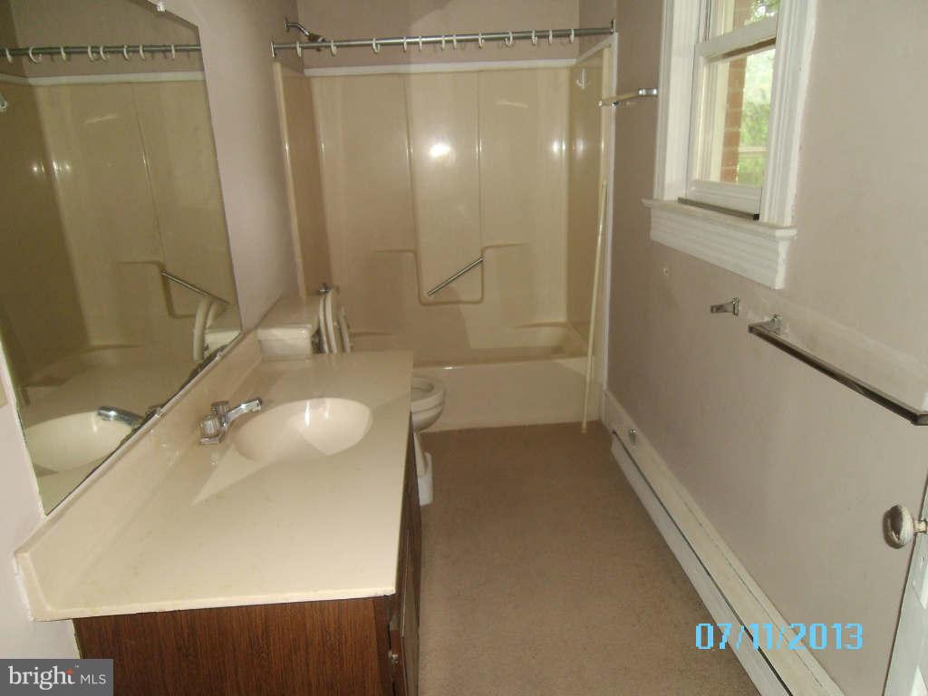 17461 Greens Corner Road Culpeper, VA 22701 - Photo 12 of 15 Bath