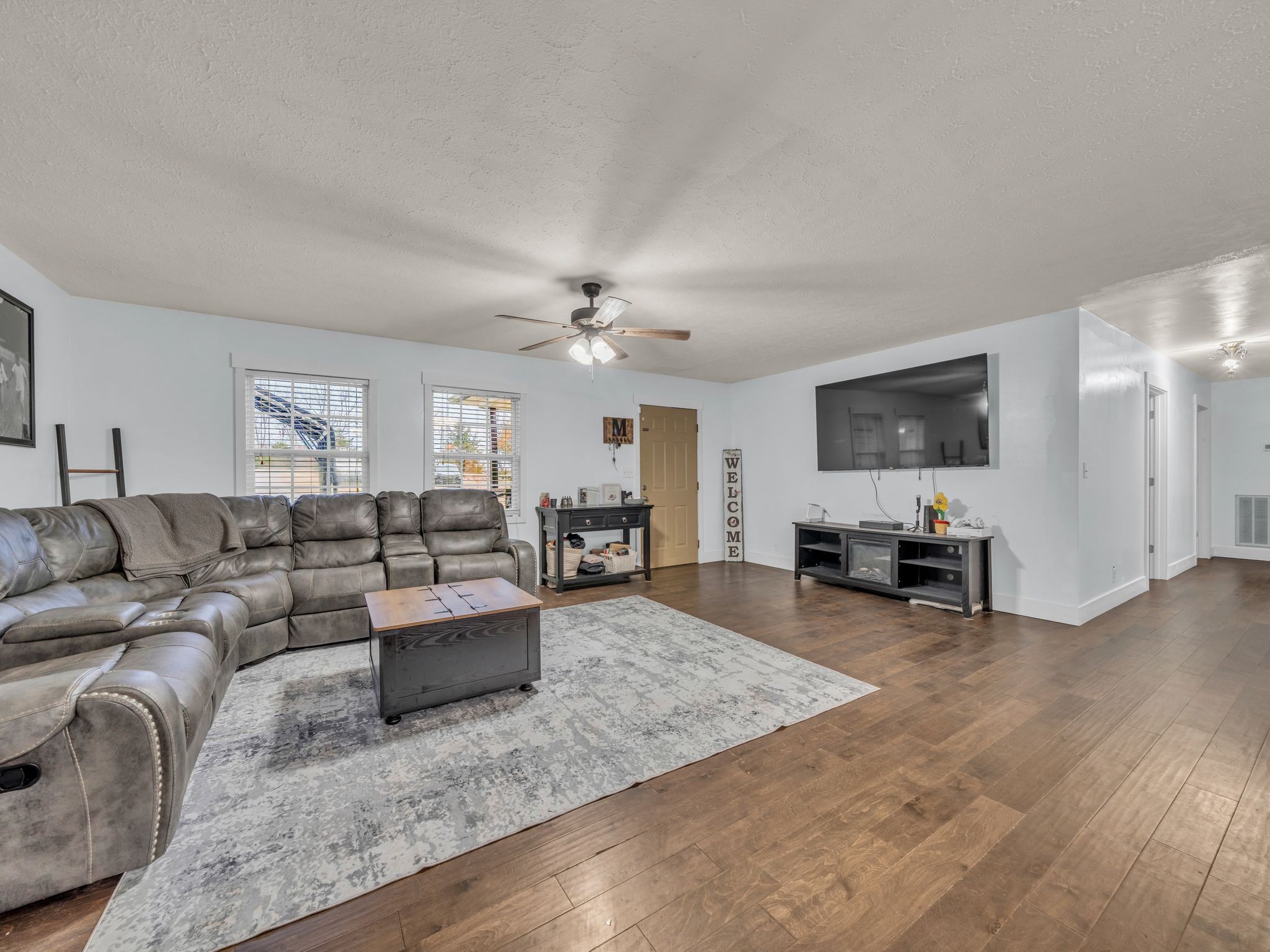 4055 Erin Road McEwen, TN 37101 - Photo 5 of 25 a living room with furniture and a flat screen tv