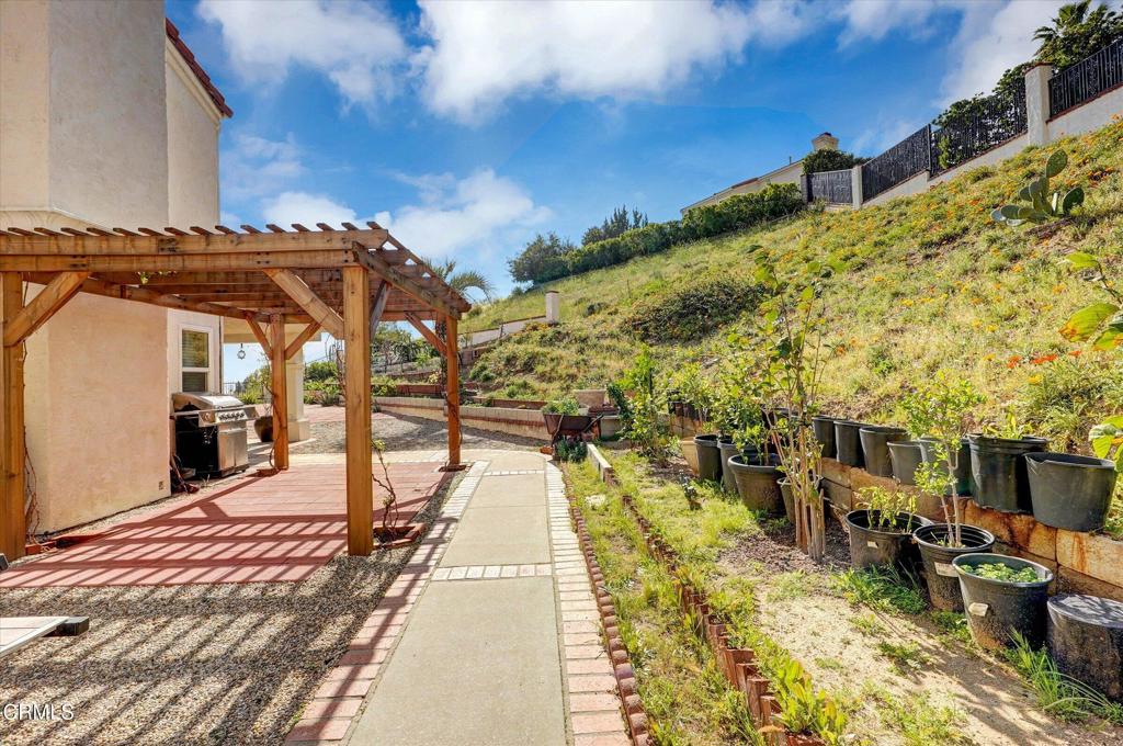 12477 Rajah Street Los Angeles, CA 91342 - Photo 8 of 34 a view of a backyard