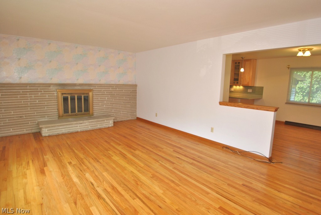 3271 Edington Road Akron, OH 44333 - Photo 3 of 20 Living rm opens to informal dining room & kitchen.