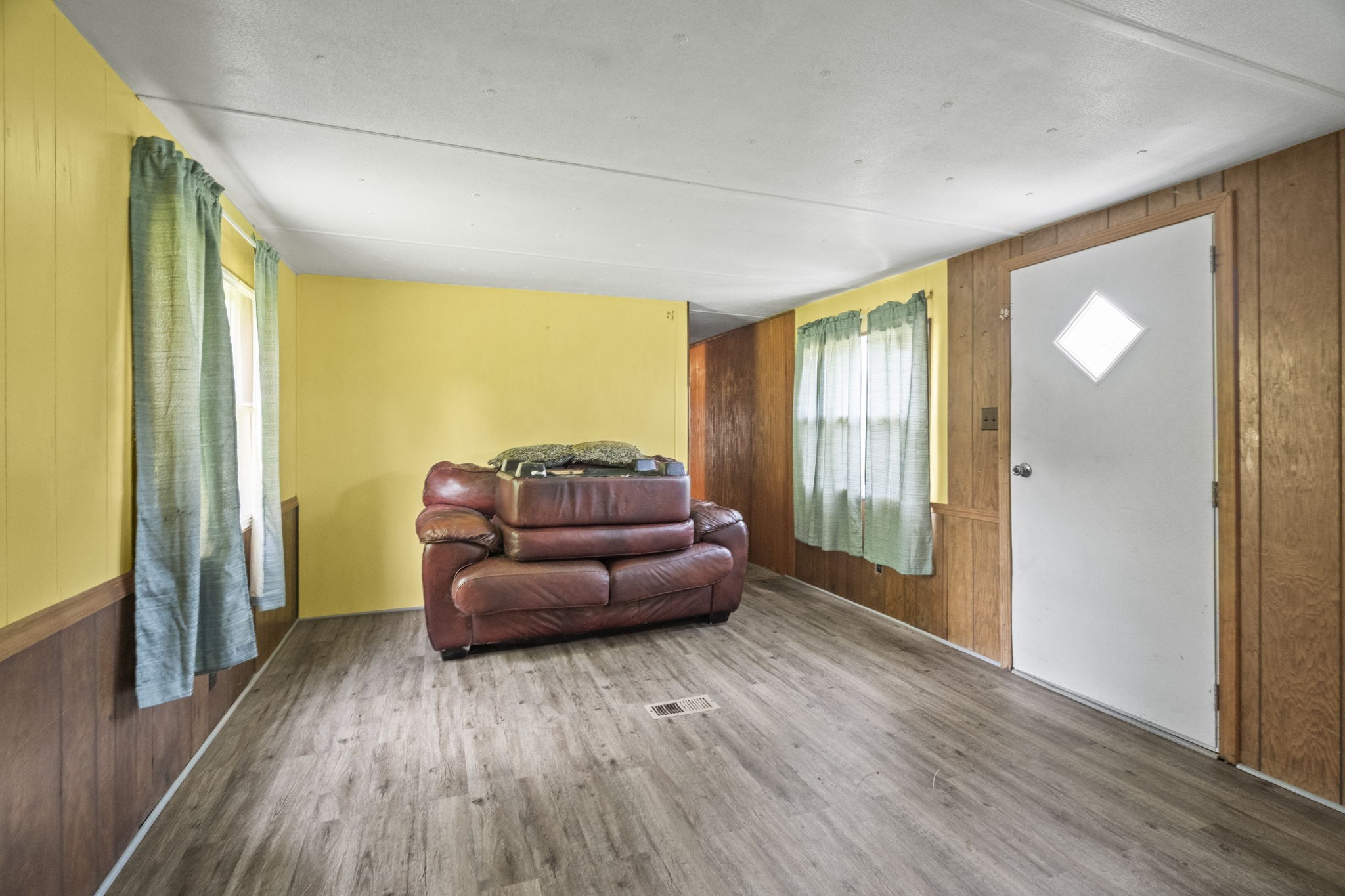 6214 Lincoln Park Road Springfield, TN 37172 - Photo 12 of 25 a living room with furniture and a wooden floor