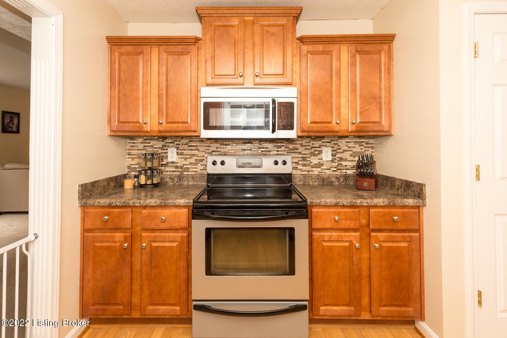 6911 Fernview Road Louisville, KY 40291 - Photo 13 of 40 6911 Fernview-14