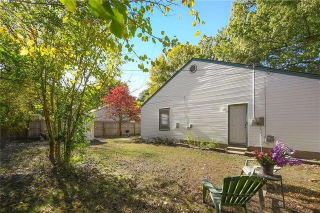 $295,000 | 7601 Foster Street, Overland Park, KS 66204