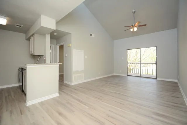 $899 | 13151 Walden Road, Unit 239, Montgomery, TX 77356