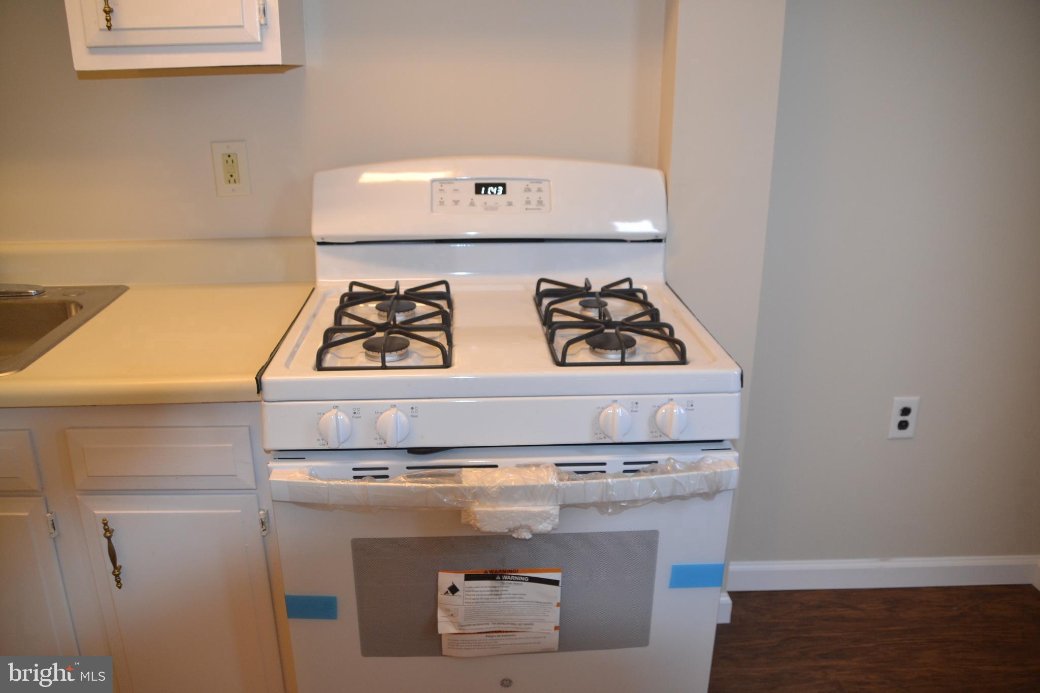 7042 Clinton Road Upper Darby, PA 19082 - Photo 16 of 33 a close view of stove